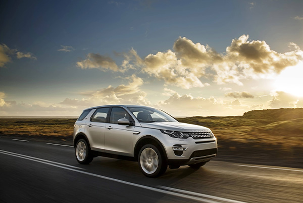 Land Rover auf Goodyear-Reifen