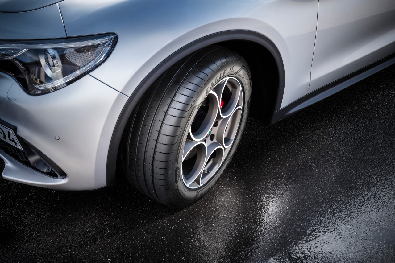 Eagle F1 Asymmetric 3 SUV tyre on Alfa Romeo on wet road conditions