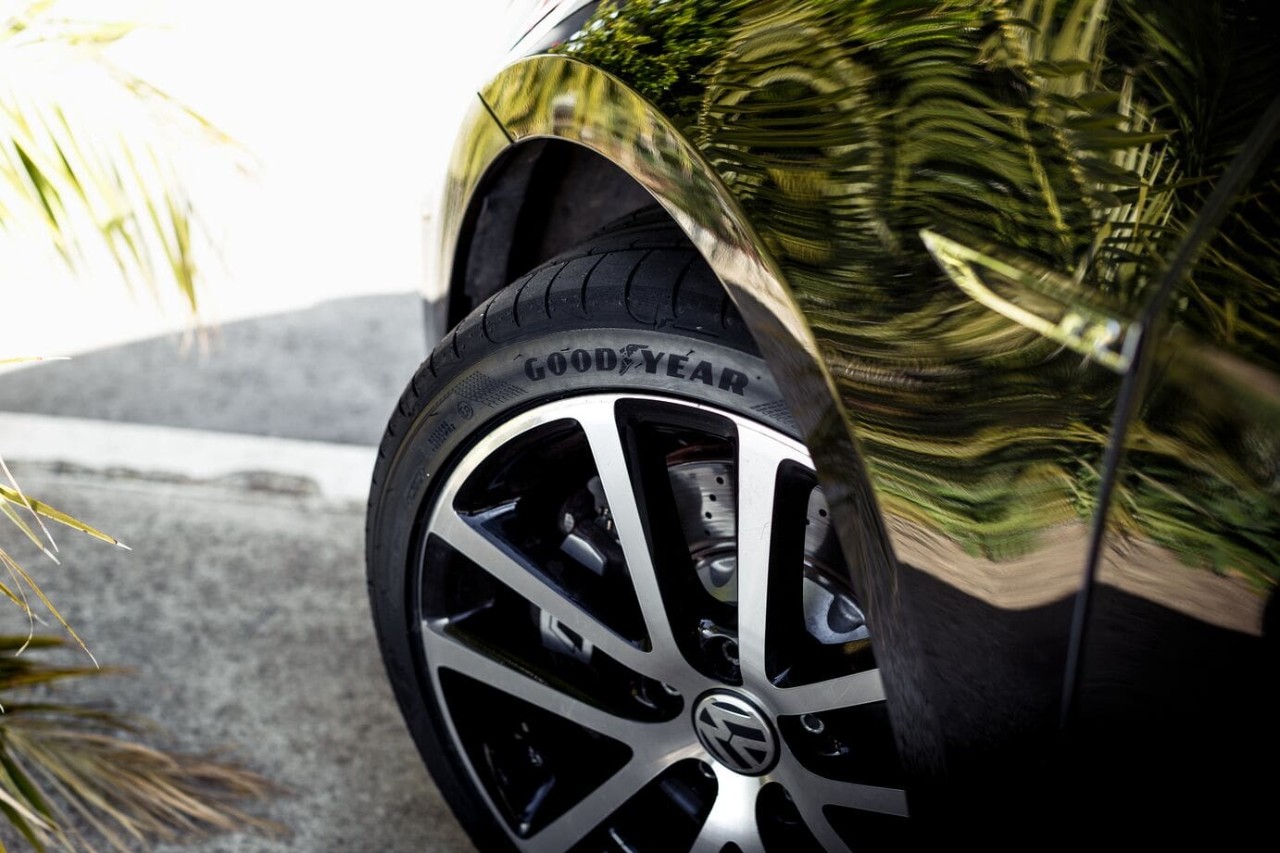 Goodyear Asymmetric 5 tyre sidewall 