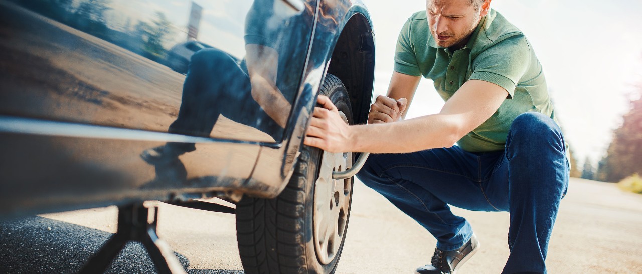 Changing a spare tyre