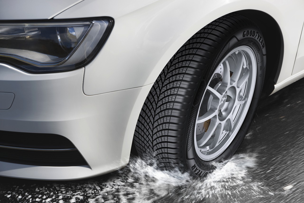 Goodyear Vector 4 Seasons Beauty Shot