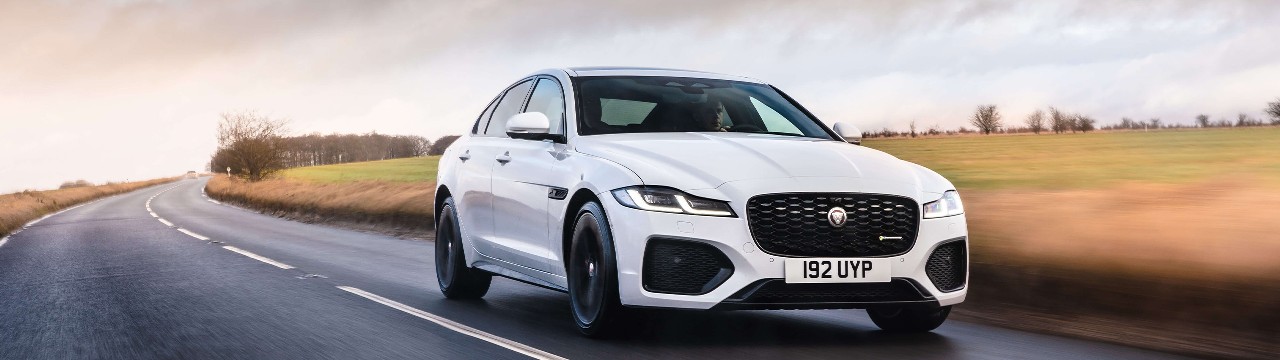 Jaguar sugli pneumatici Goodyear